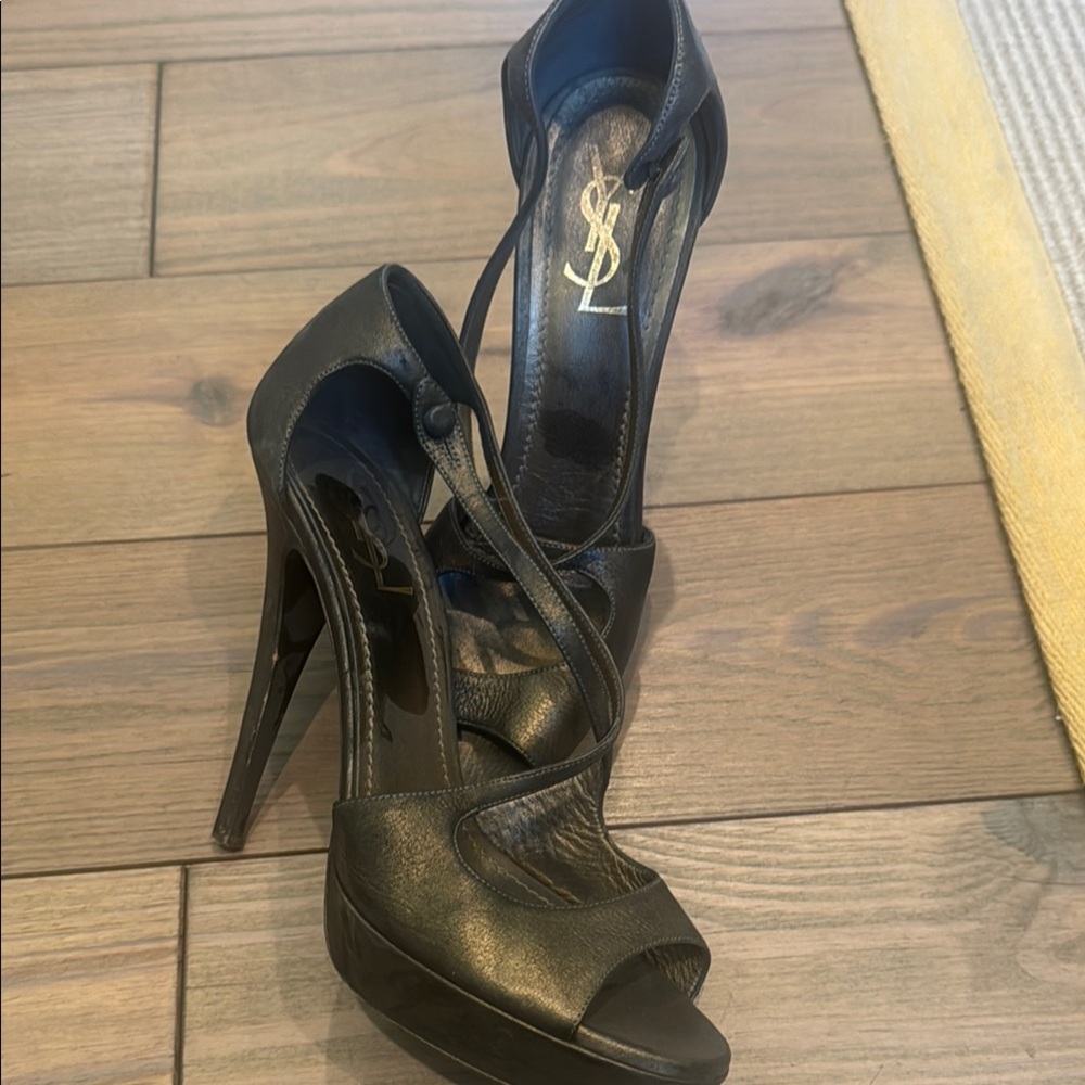 Yves Saint Laurent Black Elegant Heels